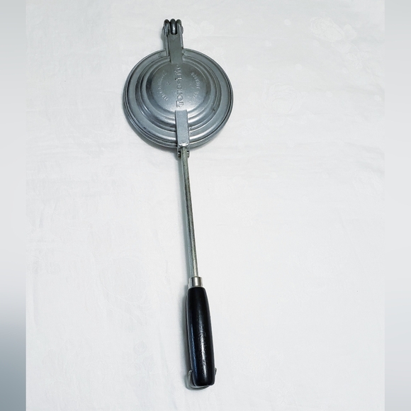 Vintage Sandwich/ PieToaster - Picture 2 of 4